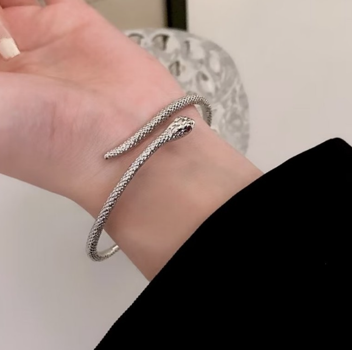 Adjustable Elegant Snake Alloy Bracelet